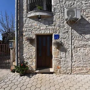 Nona Tar-Vabriga